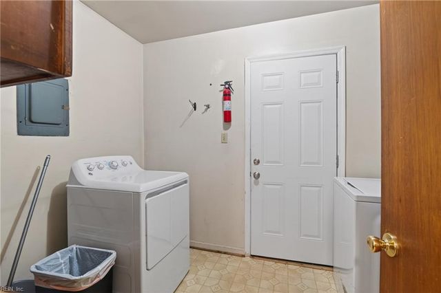 405 Dunmore DR, Newport News, VA 23602