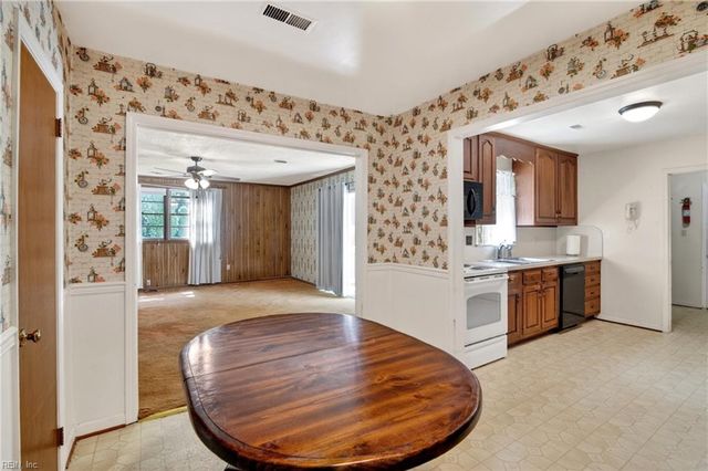 405 Dunmore DR, Newport News, VA 23602