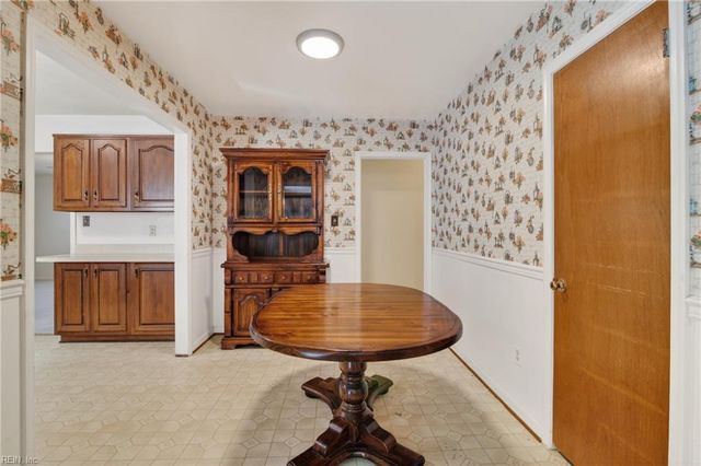 405 Dunmore DR, Newport News, VA 23602