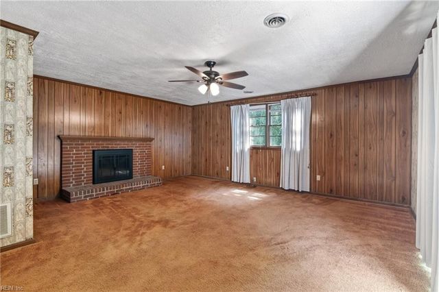 405 Dunmore DR, Newport News, VA 23602