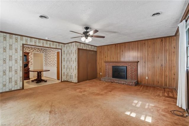 405 Dunmore DR, Newport News, VA 23602