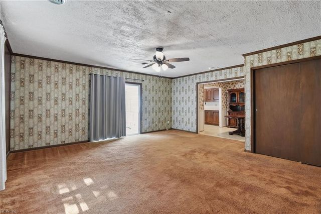 405 Dunmore DR, Newport News, VA 23602
