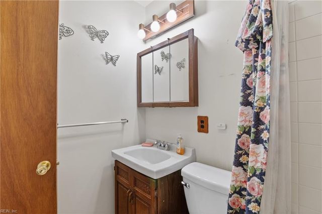405 Dunmore DR, Newport News, VA 23602