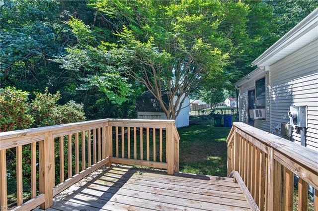 405 Dunmore DR, Newport News, VA 23602