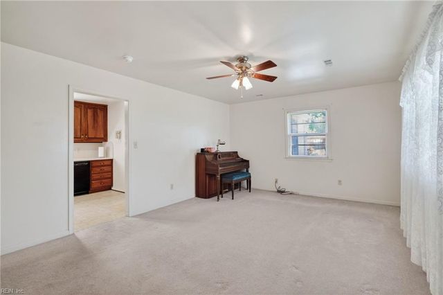 405 Dunmore DR, Newport News, VA 23602