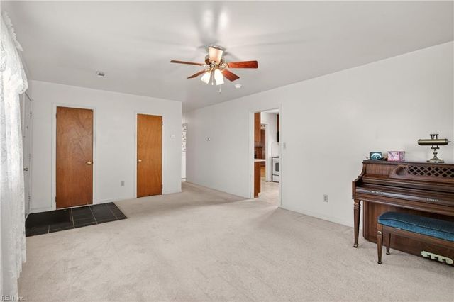 405 Dunmore DR, Newport News, VA 23602