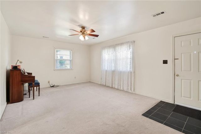 405 Dunmore DR, Newport News, VA 23602