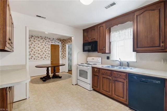 405 Dunmore DR, Newport News, VA 23602