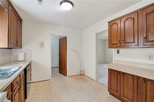 405 Dunmore DR, Newport News, VA 23602
