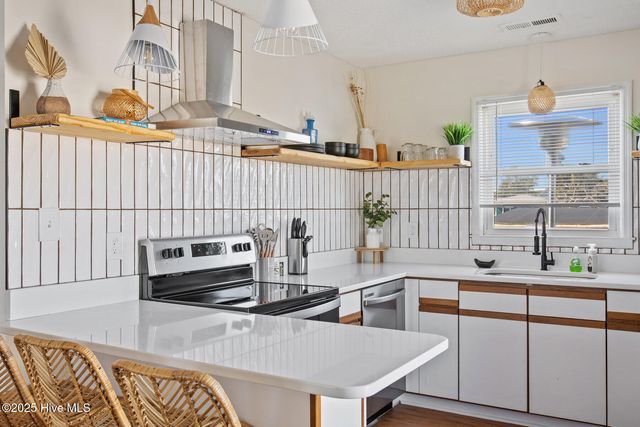 135 N Third Avenue N, Kure Beach, NC 28449