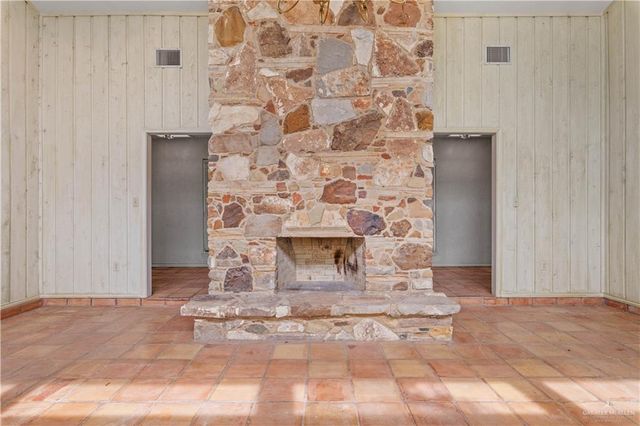 1811 Lion Lake S Drive, Progreso Lakes, TX 78596