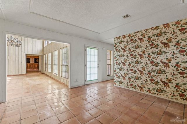 1811 Lion Lake S Drive, Progreso Lakes, TX 78596