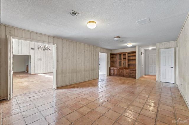 1811 Lion Lake S Drive, Progreso Lakes, TX 78596