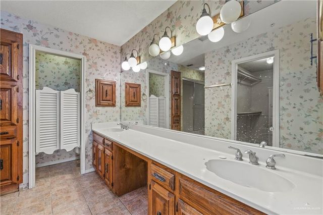 1811 Lion Lake S Drive, Progreso Lakes, TX 78596