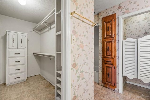 1811 Lion Lake S Drive, Progreso Lakes, TX 78596