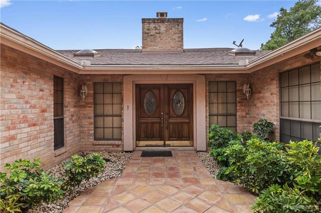 1811 Lion Lake S Drive, Progreso Lakes, TX 78596