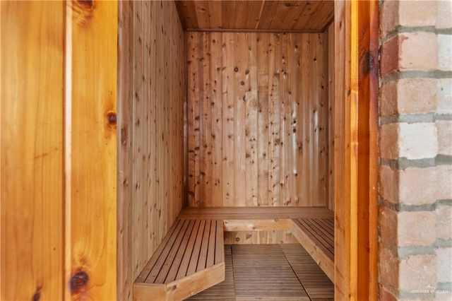 1811 Lion Lake S Drive, Progreso Lakes, TX 78596