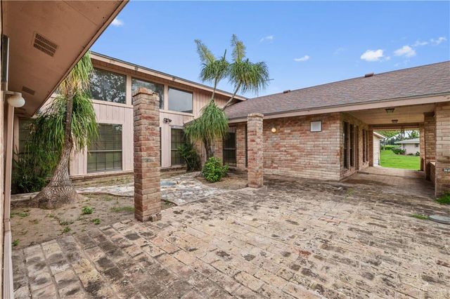 1811 Lion Lake S Drive, Progreso Lakes, TX 78596