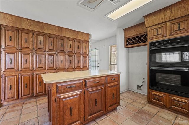 1811 Lion Lake S Drive, Progreso Lakes, TX 78596