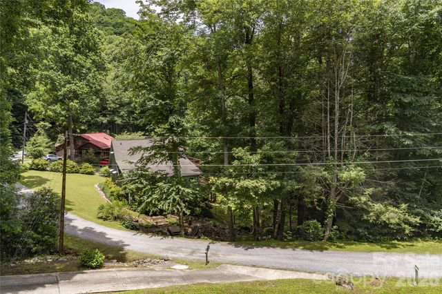 101 Friar Tuck Lane, Maggie Valley, NC 28751