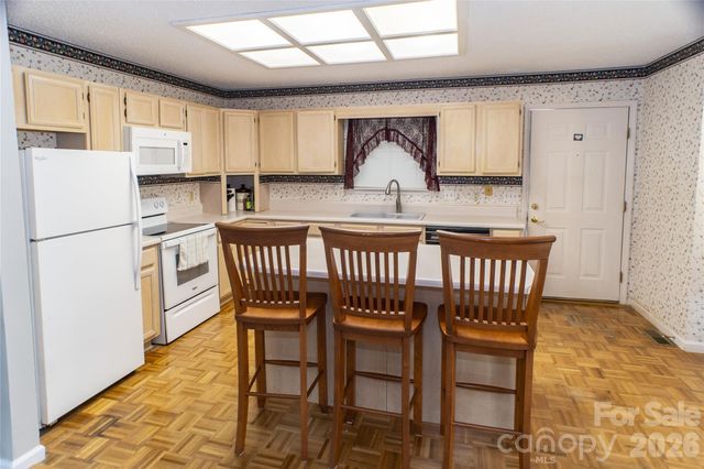 101 Friar Tuck Lane, Maggie Valley, NC 28751