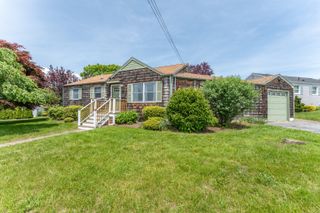 60 Bayshore Drive, New London, CT 06320