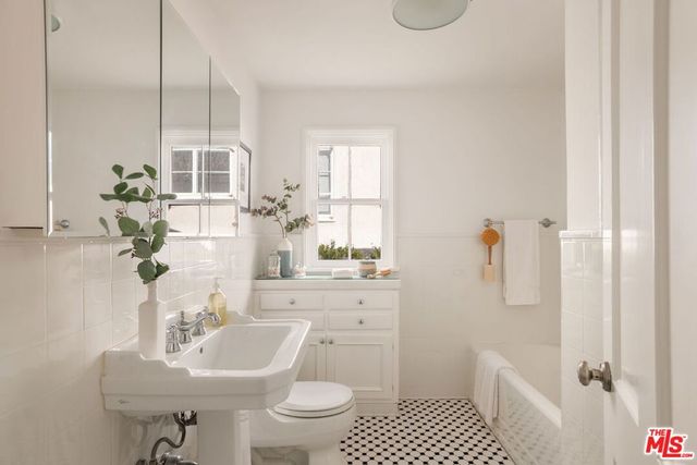 144 S Spalding Drive, Beverly Hills, CA 90212