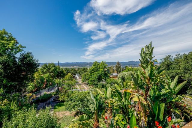 1135 Palomino Rd, Cloverdale, CA 95425