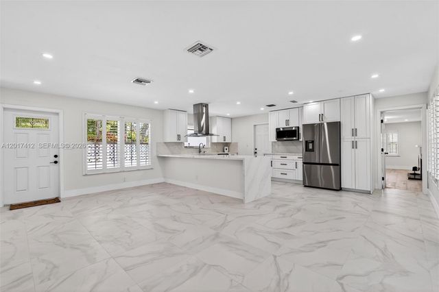 4010 NE 22nd Ave, Lighthouse Point, FL 33064