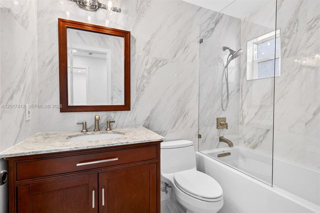 4010 NE 22nd Ave, Lighthouse Point, FL 33064