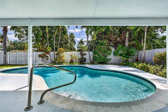 4010 NE 22nd Ave, Lighthouse Point, FL 33064