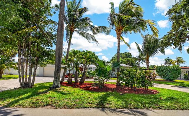 4010 NE 22nd Ave, Lighthouse Point, FL 33064