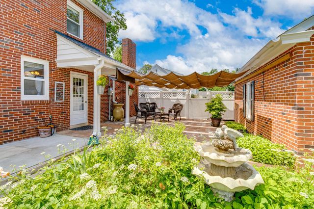 1571 HILLCREST AVE, Lancaster, PA 17601