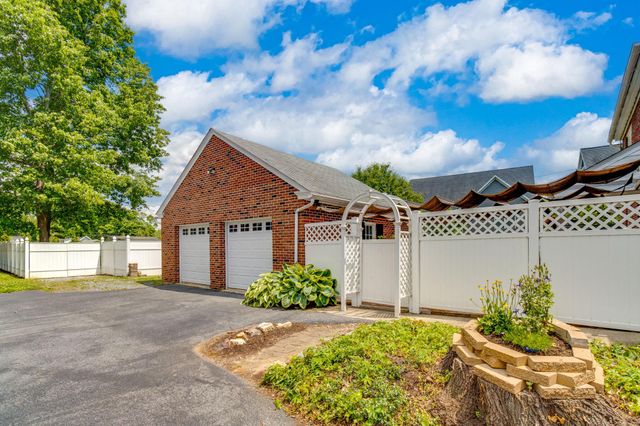 1571 HILLCREST AVE, Lancaster, PA 17601