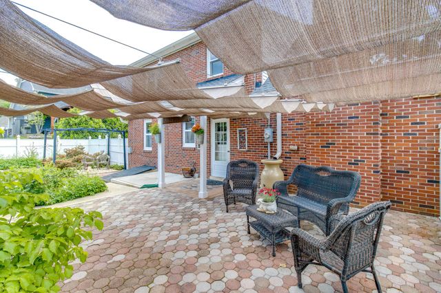 1571 HILLCREST AVE, Lancaster, PA 17601
