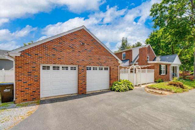 1571 HILLCREST AVE, Lancaster, PA 17601