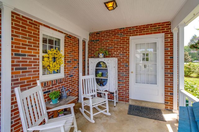 1571 HILLCREST AVE, Lancaster, PA 17601