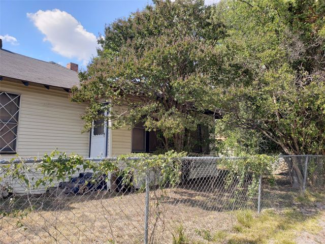 1475 E Morphy Street, Fort Worth, TX 76104