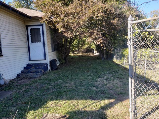 1475 E Morphy Street, Fort Worth, TX 76104