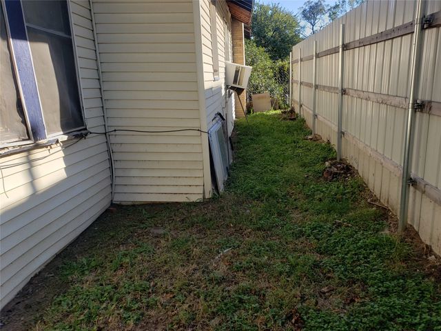 1475 E Morphy Street, Fort Worth, TX 76104