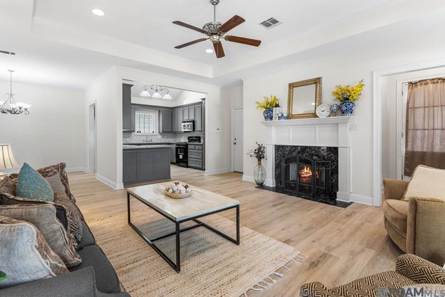 15222 High Woods, Baton Rouge, LA 70816