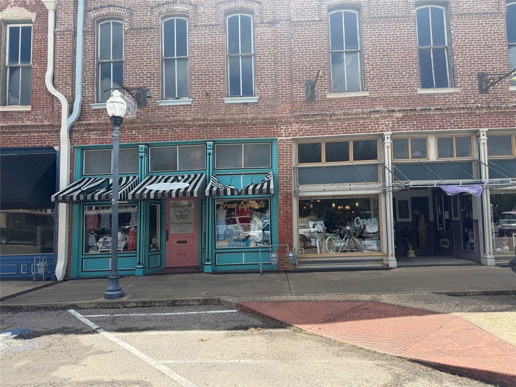 316 N Main Street, Bonham, TX 75418