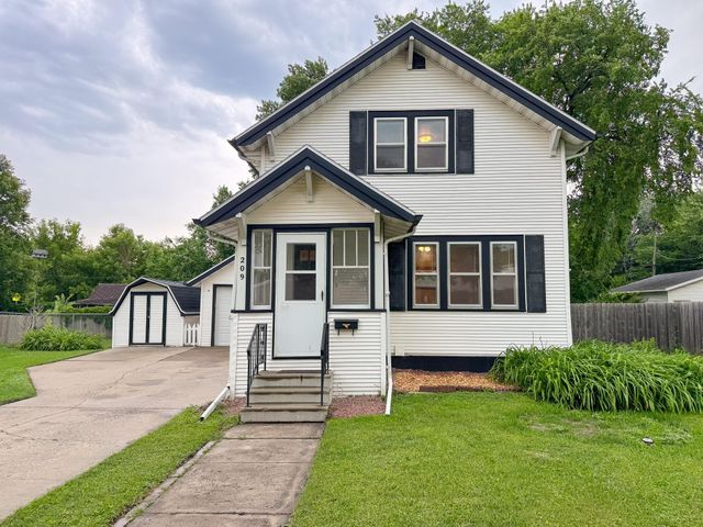 209 11th Street N, Moorhead, MN 56560