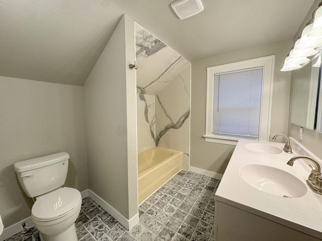209 11th Street N, Moorhead, MN 56560