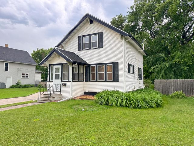 209 11th Street N, Moorhead, MN 56560