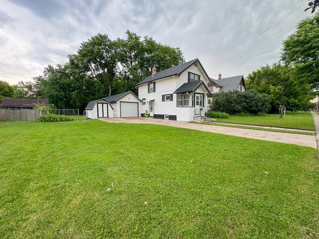 209 11th Street N, Moorhead, MN 56560