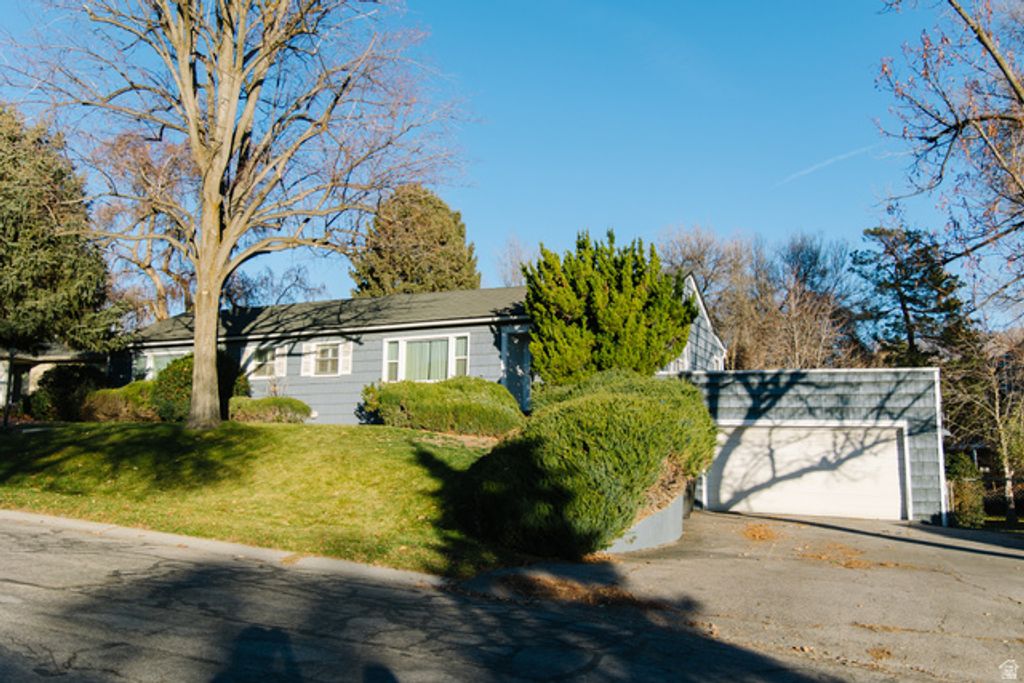 4197 S HOLLOWAY DR, Holladay, UT 84124