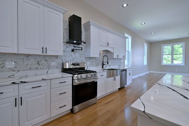 4859 W Hirsch Street, Chicago, IL 60651