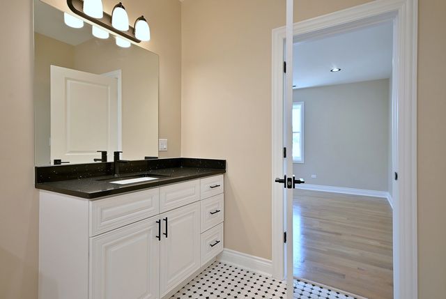 4859 W Hirsch Street, Chicago, IL 60651