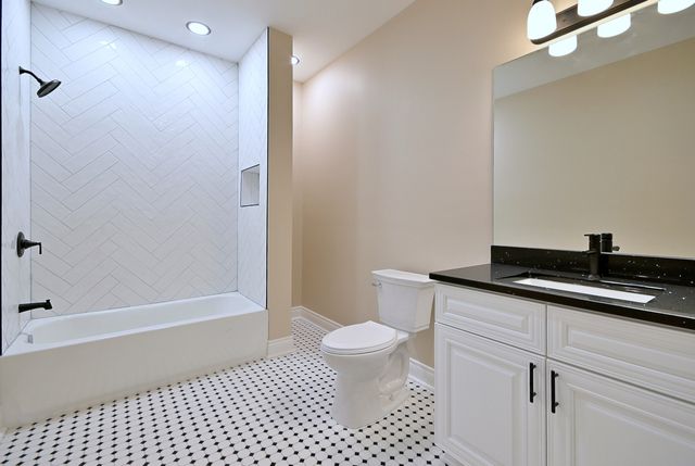 4859 W Hirsch Street, Chicago, IL 60651